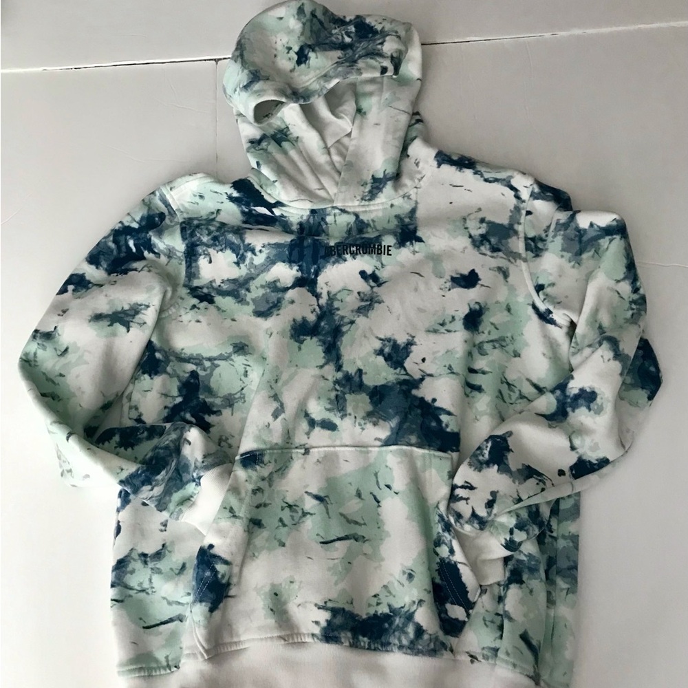 ABERCROMBIE   TEENAGER HOODIE.